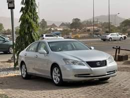 A picture of New Entry foreign used Lexus ES350 with sun roof and