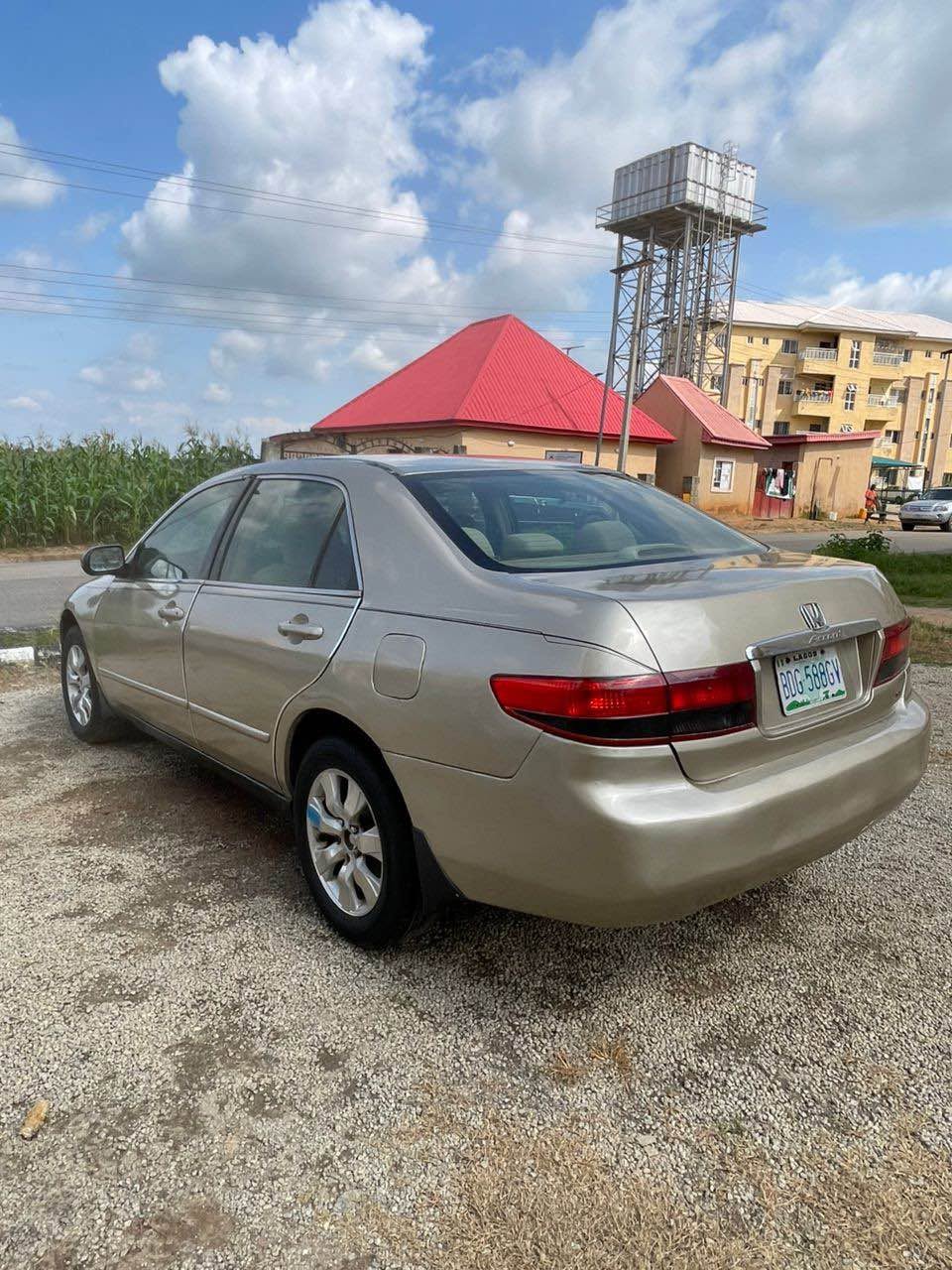 A picture of 2005 honda accord