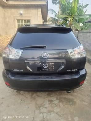 A picture of Belgium grade Lexus Rx 330 buy and drive silent engine