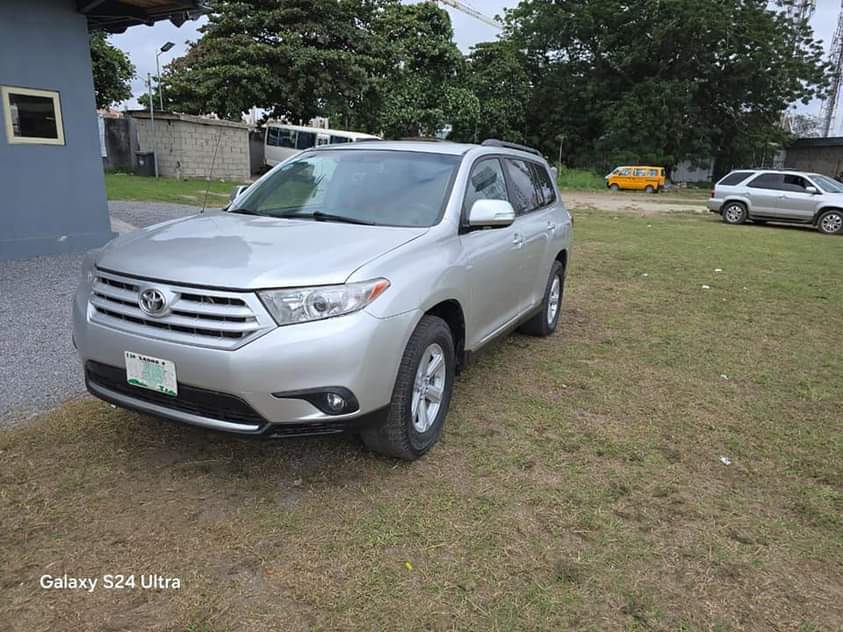 A picture of Toyota 2010 upgraded to 2012 with android screen Ac working