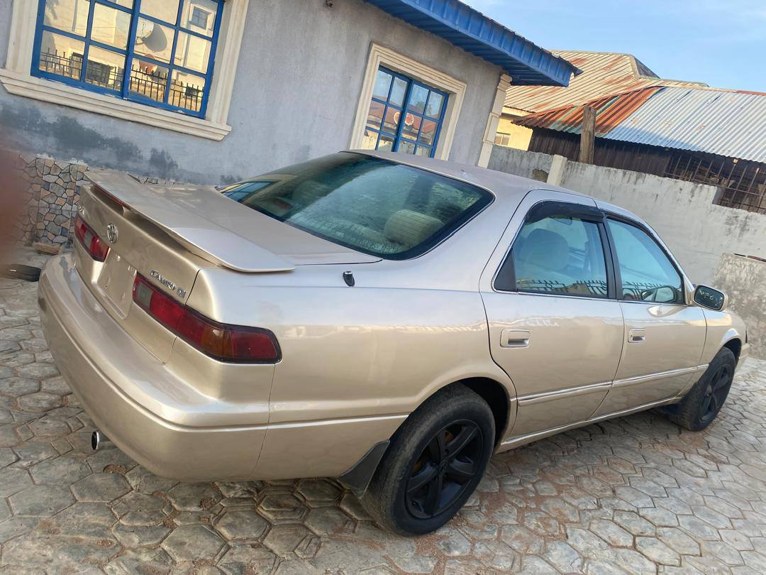 A picture of Toyota Camry pencil