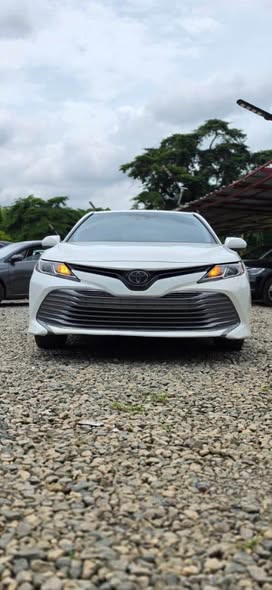 A picture of money needed DISTRESS SALE direct Belgium 2019 Toyota Camry FOR