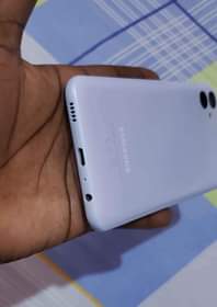 A picture of Samsung a04e