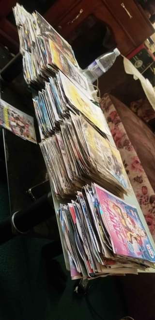 A picture of sofa and 335 movies inbox for more information