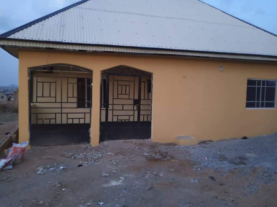 A picture of Distress need money urgently 2 bedroom for sale 6m kuje