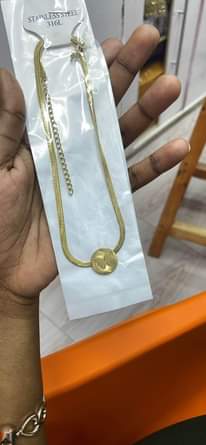 A picture of Cheni za gold