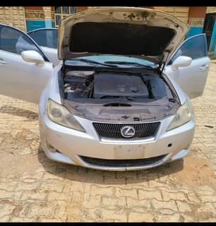 A picture of Lexus is250