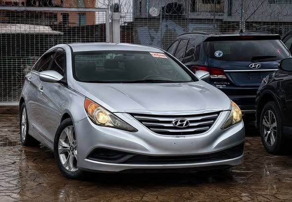 A picture of 2014 Hyundai Sonata GLS Silver