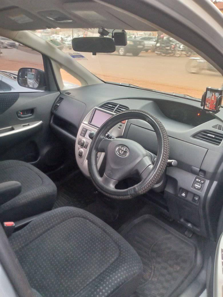 A picture of Toyota ractis