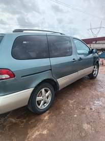 A picture of Toyota sienna