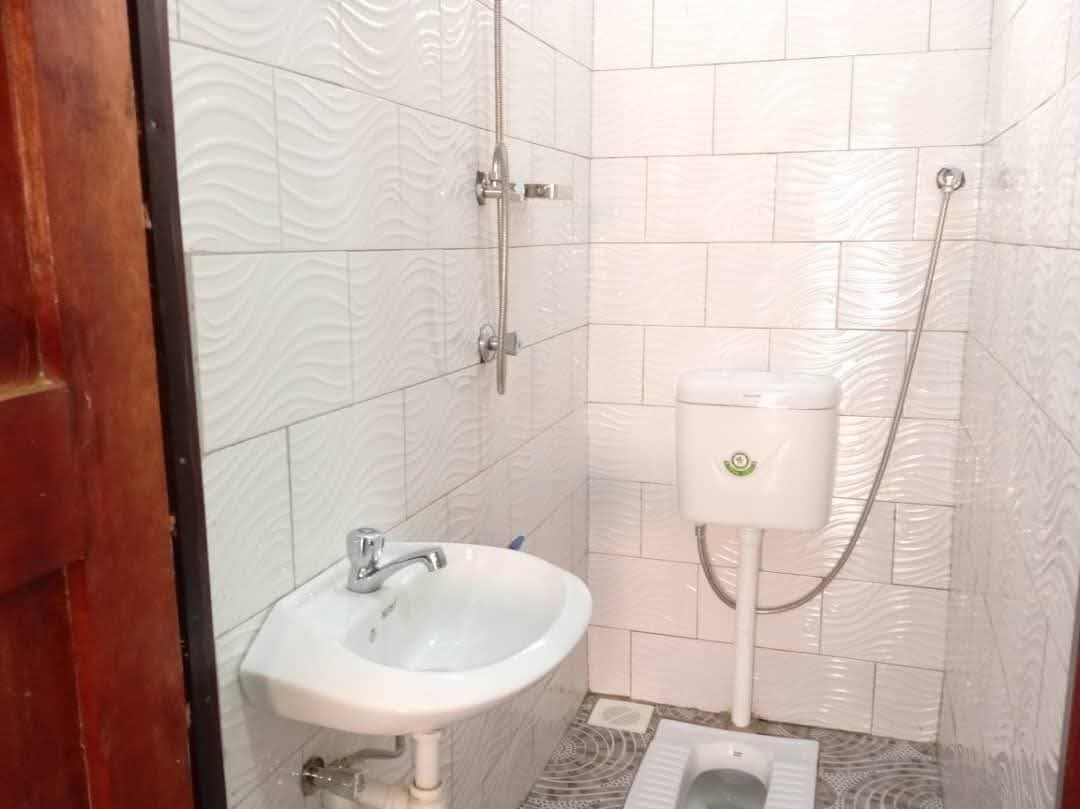 A picture of Single rooms self contained 150k only