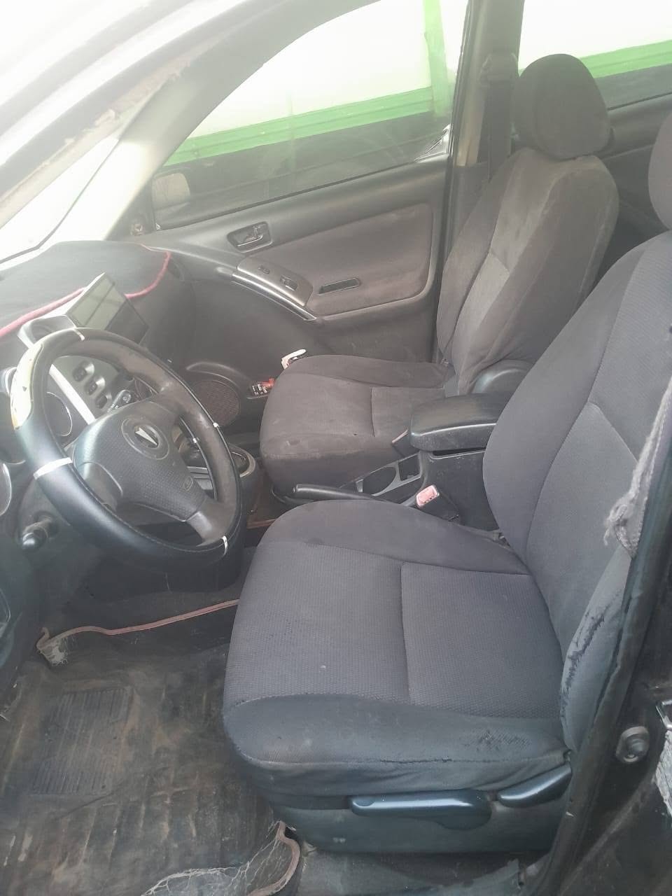 A picture of Pontiac Vibe 2004