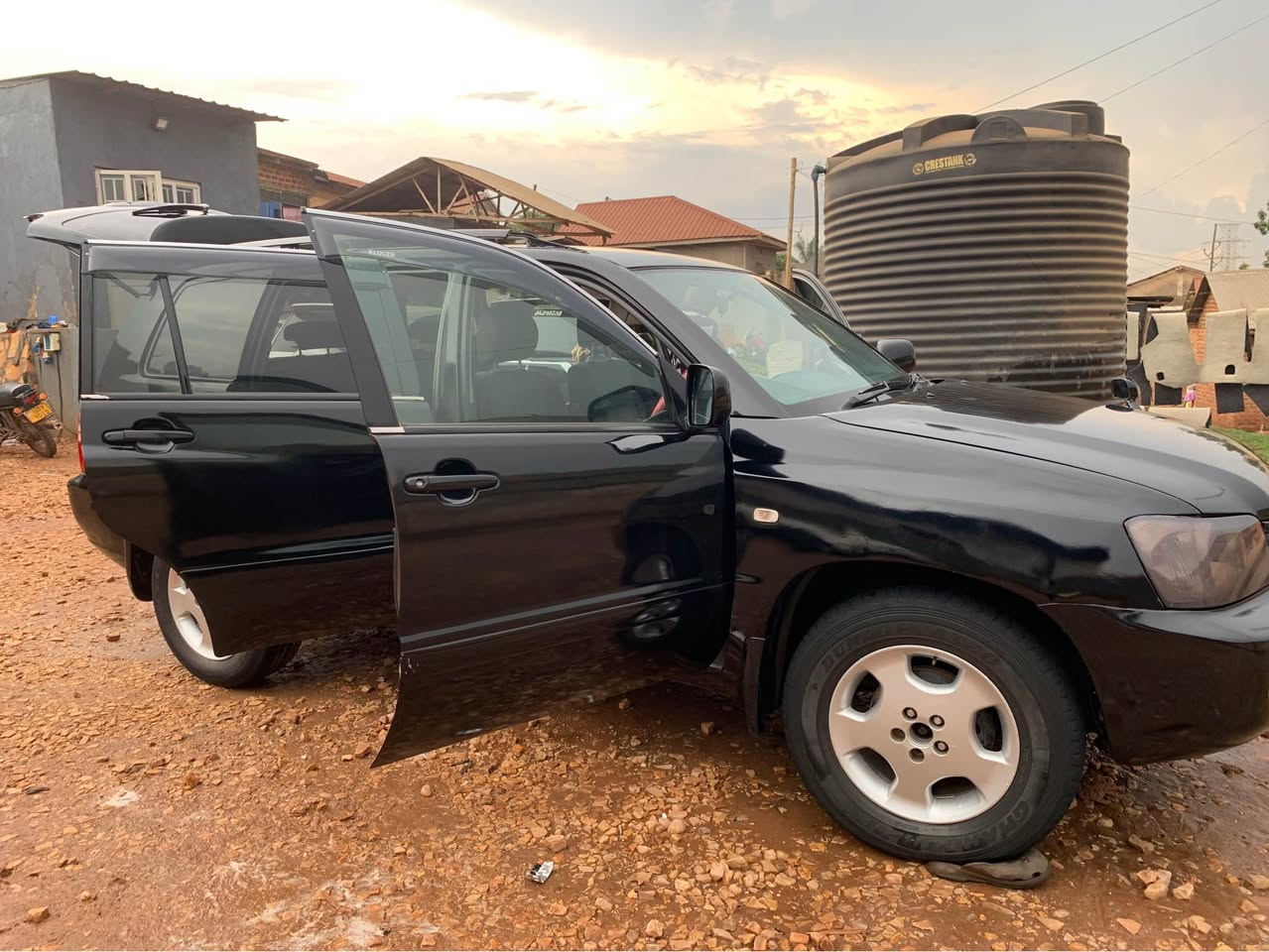 A picture of Toyota Kluger 2001 model