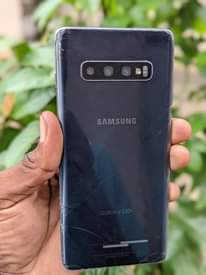A picture of Samsung S10 plus