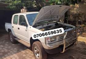 A picture of Toyota Hilux Double cabin Manual transmission Diesel 5 seater Good