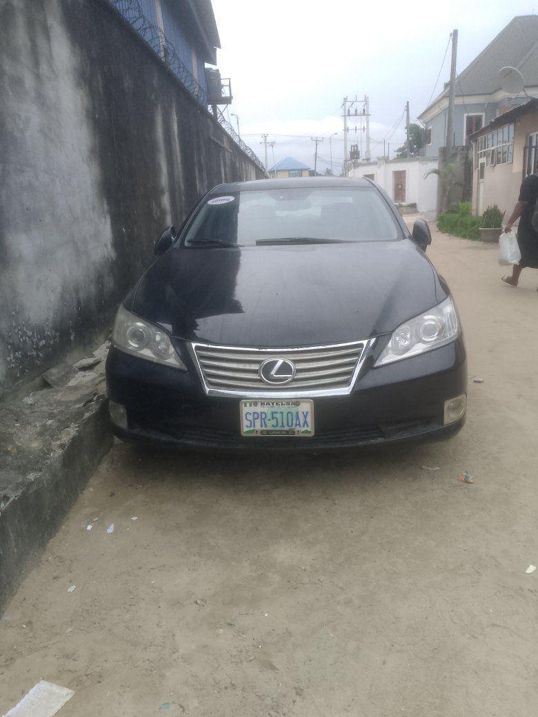 A picture of Lexus 350