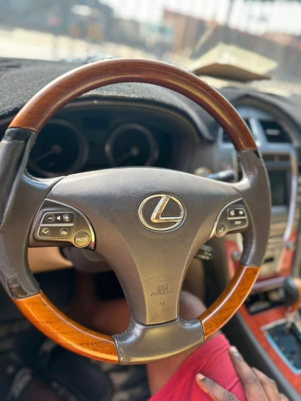 A picture of Es 350 direct 2012 pure first body everything working perfectly