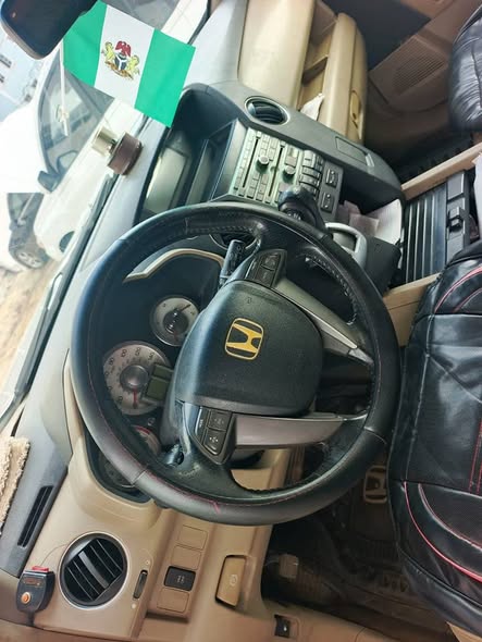 A picture of honda pilot 09 08103497110