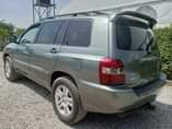 A picture of 2004 Toyota Highlander LE
