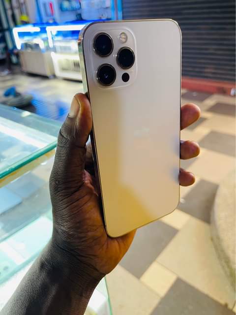 A picture of Iphone 13 pro max 512gb