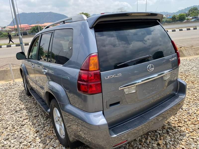 A picture of FOREIGN USED 2005 GX470 LEXUS WITH ORIGINAL CUSTOM PAPERS AT