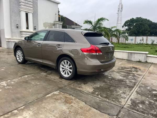 A picture of USED 2010 TOYOTA VENZA V4 KEYLESS WITH PANORAMIC ROOF FULL