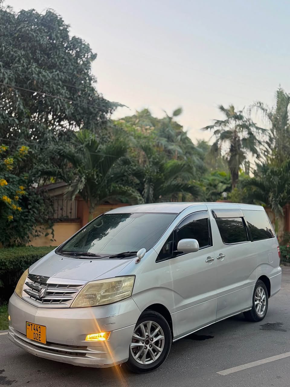 A picture of TOYOTA ALPHARD CONTACT 0612989162