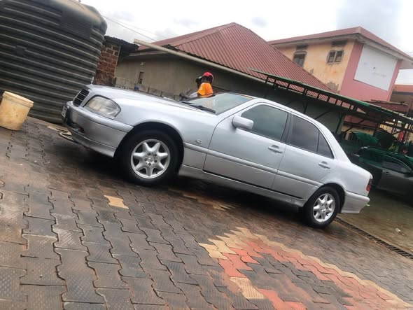 A picture of Mercedes Benz