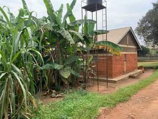A picture of House for sale sitted on 80 by 70 ft at