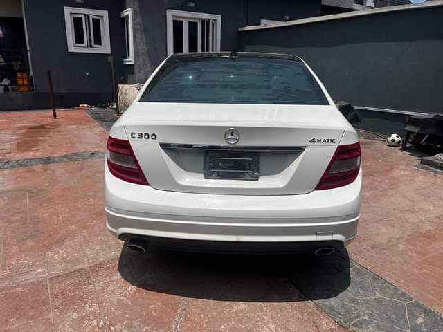 A picture of benz c300 2009