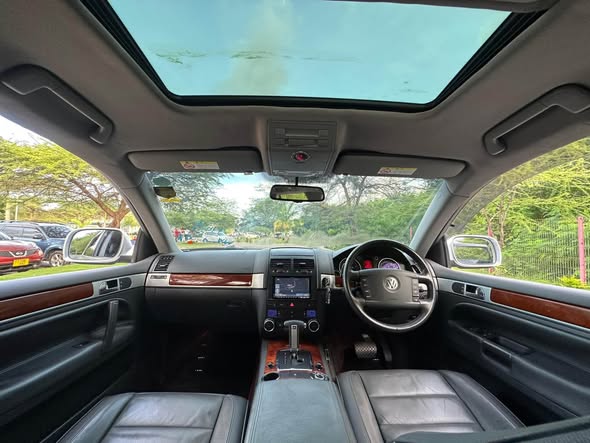 A picture of VW TOURAGE ONSALE
