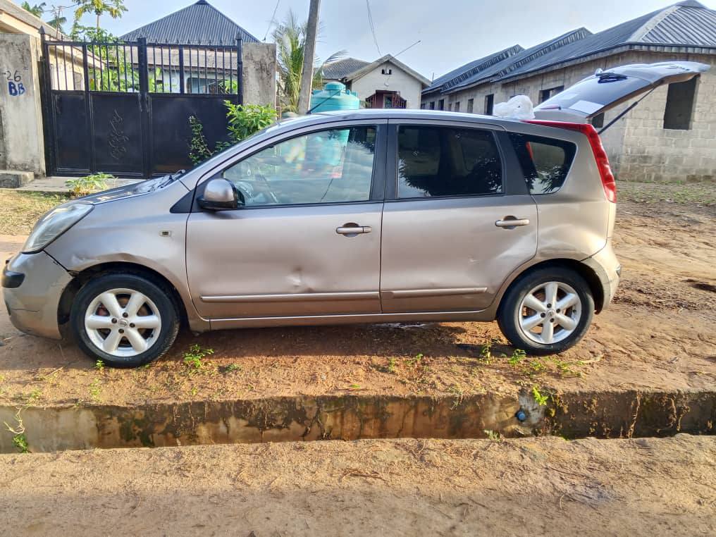 A picture of Nissan Note 2006 First body Toks standard Fuel Economy