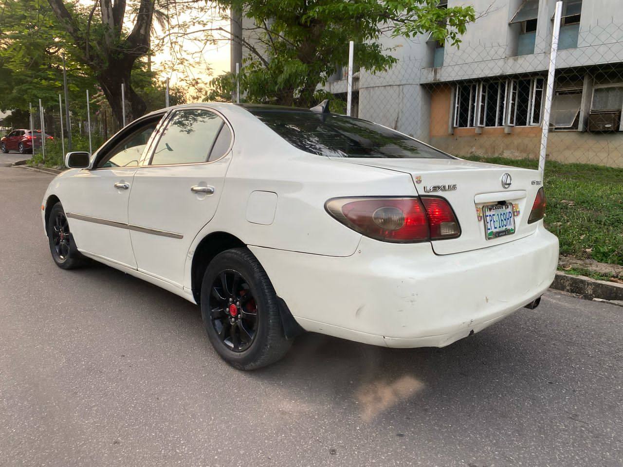 A picture of Lexus EX 300