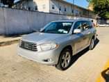 A picture of Maker STANDARD TOKUNBO TOYOTA HIGHLANDER LIMITED EDITION FULL OPTION THUMP