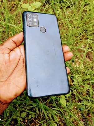 A picture of Infinix hot10 imenyooka mno gb64 ram4 net4g iwah