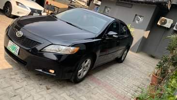 A picture of 2009 registered Toyota Camry xle full option sunroof Formica and