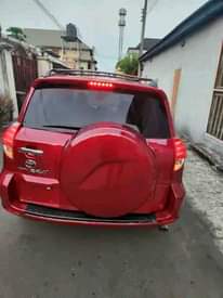 A picture of 08 toyota rav4