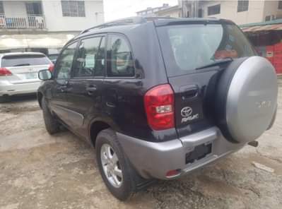 A picture of Very Neat Toyota RAV4 2004 On Ground For Urgent Sale