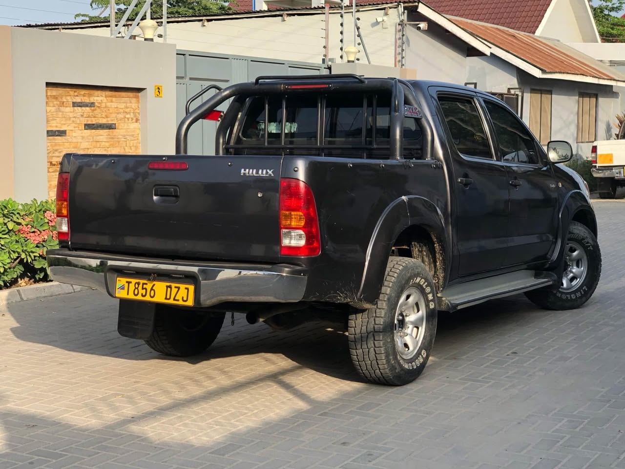 A picture of TOYOTA HILUX DOUBLE CABIN