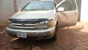 A picture of Toyota Sienna 2000 first body 08146443123