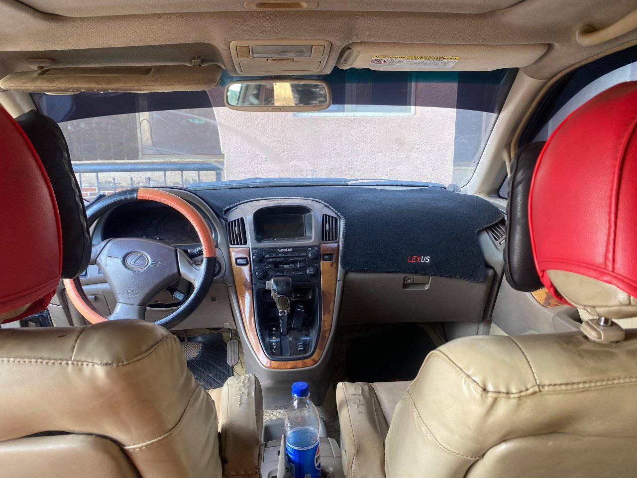 A picture of Lexus Rx 300