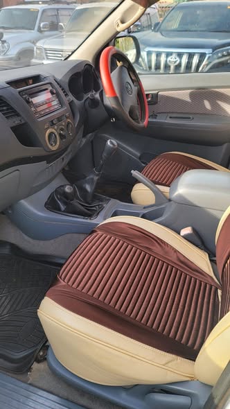 A picture of Hilux Vigo Pick Up 5L engine manual at 60m