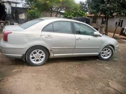 A picture of Toyota avenzis 2004