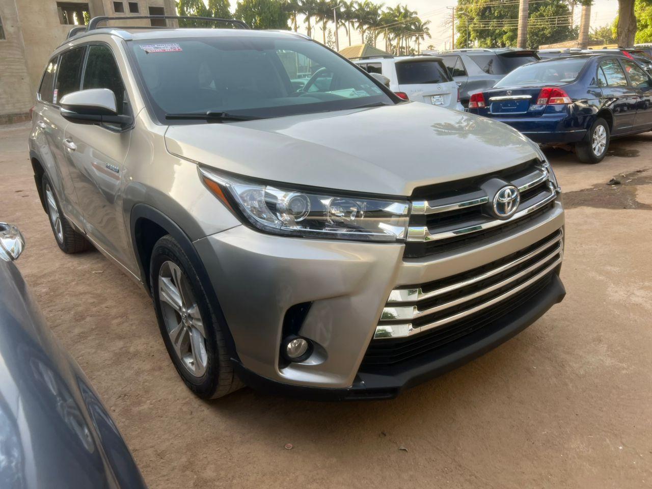 A picture of HIGHLANDER 2015 hybrid