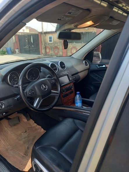 A picture of 2010 Mercedes Benz ml350 2010model