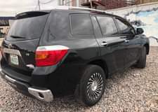 A picture of Few months used Toyota Highlander Year 2009
