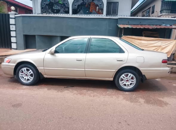 A picture of 2001 Toyota Camry 2 2 xv20