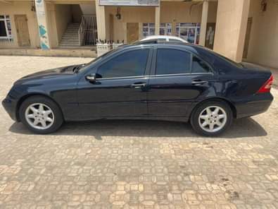 A picture of Neatly used 4 cylinder Mercedes Benz c200 04 model Location