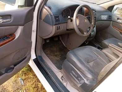 A picture of SHARP 2005 TOYOTA SIENNA Belgium standard In Good condition Everything