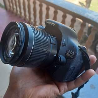 A picture of Canon EOS 600D with it s lens at Ugx 1.8m